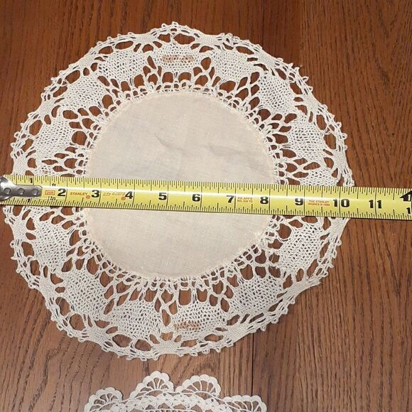 5 pc bundle plus bonus white vintage crocheted/tatted linen & cotton doilys - Picture 6 of 15
